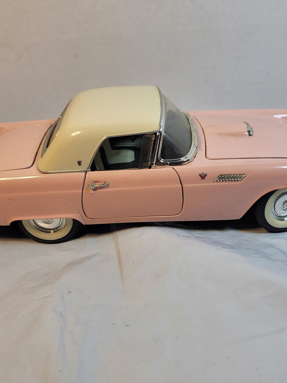 VINTAGE Road Legends 1955 FORD THUNDERBIRD Convertible 1:18 NICE (AA)